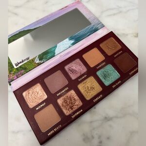Wander beauty Eyeshadow Palette - Wandress Escape